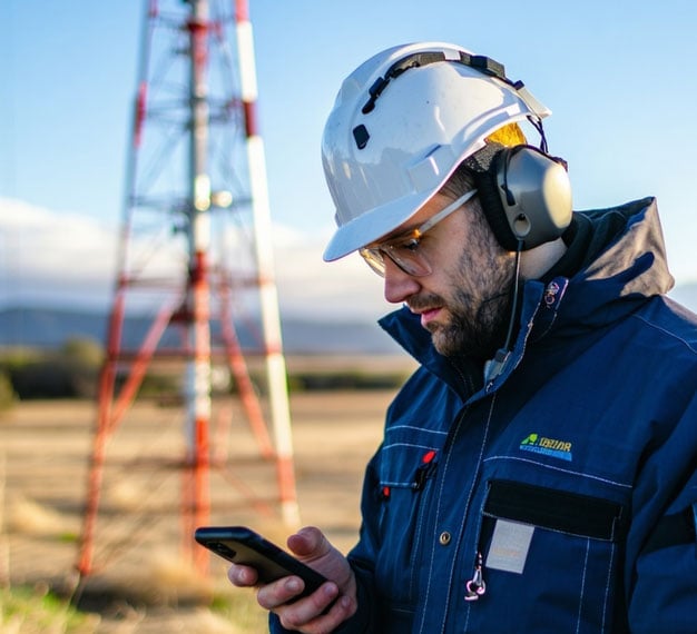 rf-tech-remote-antenna-in-background-phone_hero