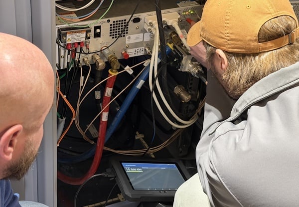 An RSTI student adjusting the body output power with a Bird MRI3T kit