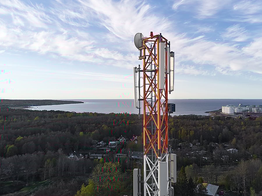 bigstock--g-And-g-Cellular-Telecommuni-381369815