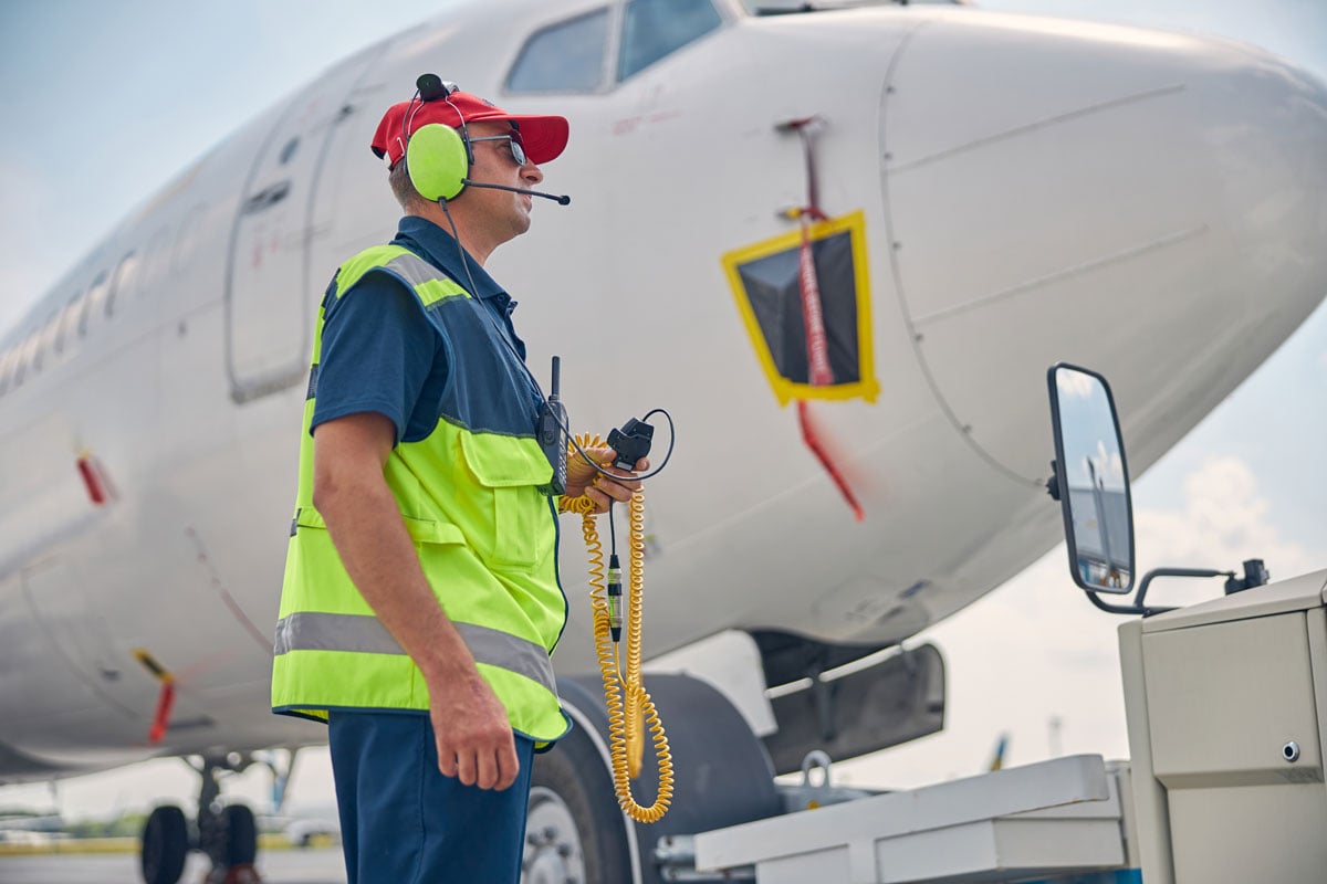 airport-employee