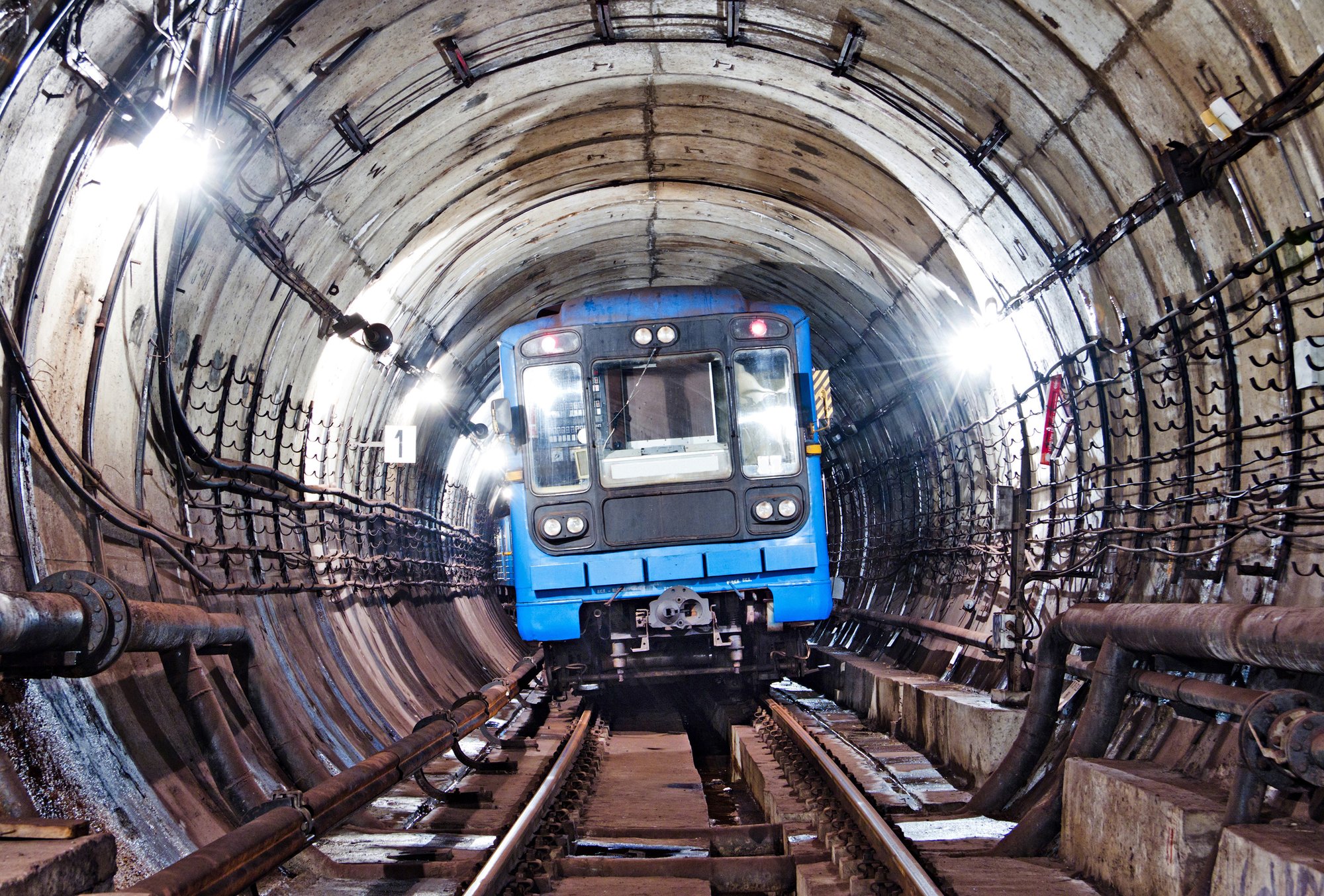 train-shutterstock_334939919